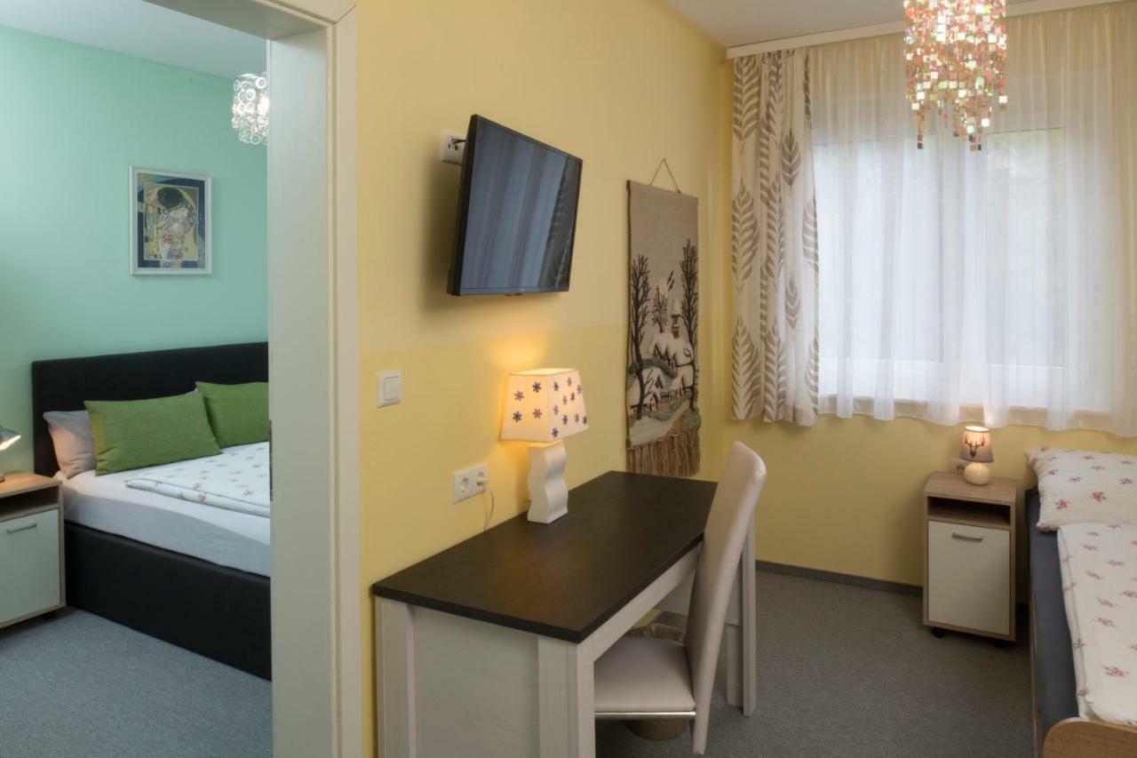 Pension Gierlinger Aflenz Kurort ภายนอก รูปภาพ